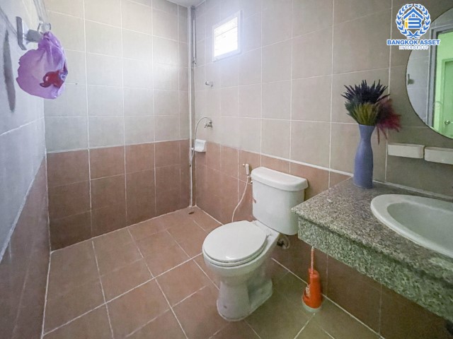 *****ทาวน์เฮ้าส์มือสองย่านนนทบุรี ม.บัวทองพาร์ควิลล์12 กาญจนาภิเษก หลังมุม! เนื้อที่เยอะถึง 37.7 ตร.ว. ฟังก์ชัน 3 ห้องนอน 2 ห้องน้ำ 1 ที่จอดรถ บ้านสภาพเหมือนใหม่  บนทำเลเดินทางสะดวก ใกล้เซ็นทรัลเวสต์เกต เพียง 5 นาทีก็ถึงรถไฟฟ้าสายสีม่วง "สถานีบางพลู"